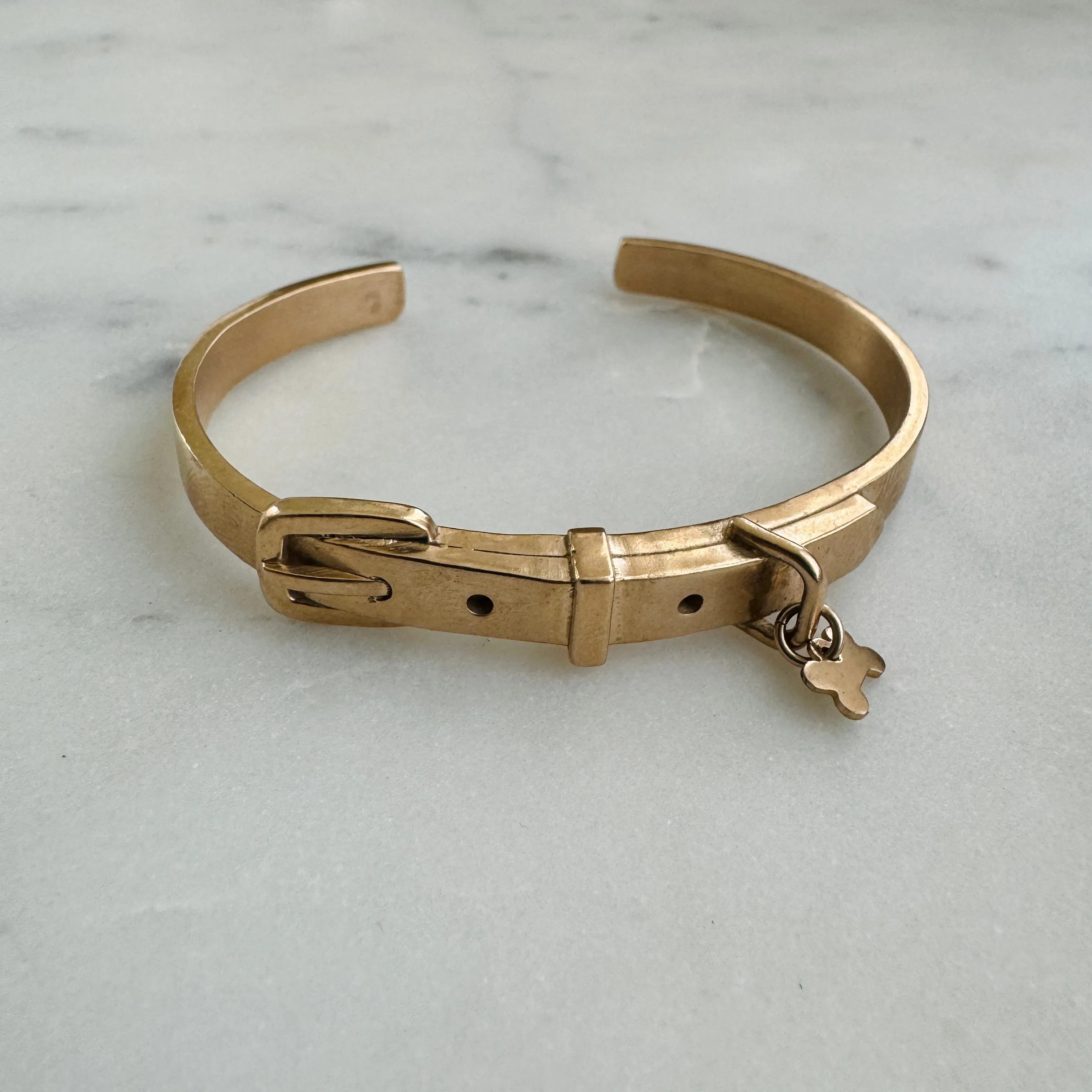 COLLAR CUFF